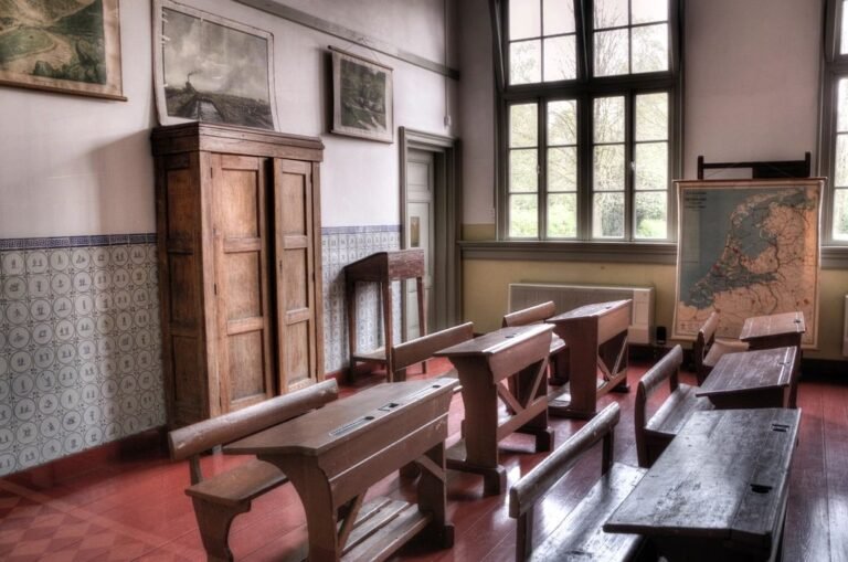 बलिया: छह करोड़ से बना दिव्यांग बच्चों का स्कूल, लेकिन पहुंचने को सड़क तक नहीं